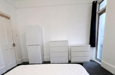 Large Double Room SW16 | Bills Included | 5 Min to Tooting