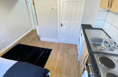 Beautiful Self-Contained Studio in Seven Sisters – Available NOW!