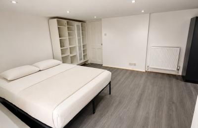 Spacious Studio Flat with Separate Kitchen | All Bills Included | Stoke Newington N16