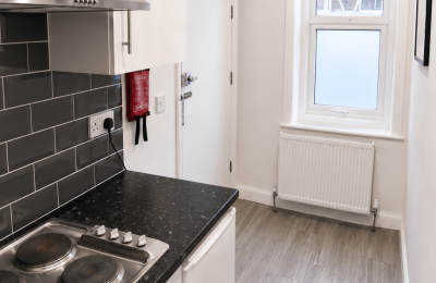 Spacious Self-Contained Studio Flat – 3 Minutes from Seven Sisters Station – £1,350 PCM