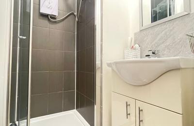 Double in Refurbished House In Brixton SW9