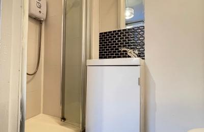 Beautiful Self-Contained Studio in Seven Sisters – Available NOW!