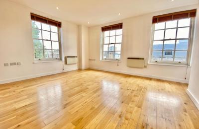 Two Bedroom Flat on Stoke Newington Church Street N16