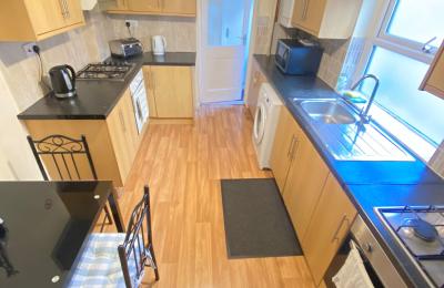 Amazing room to let very close to Seven Sisters Underground Station N15