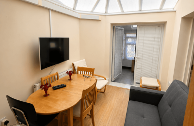 Modern Bedroom with Garden – Southgate N14