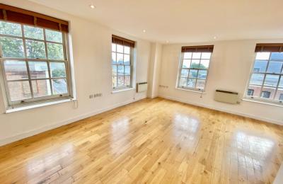 Two Bedroom Flat on Stoke Newington Church Street N16