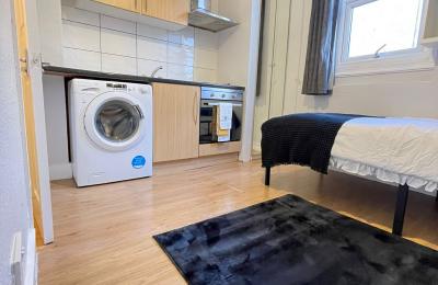 Beautiful Self-Contained Studio in Seven Sisters – Available NOW!