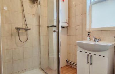 Beautiful attic room to rent – Near Bruce Grove & Seven Sisters N17