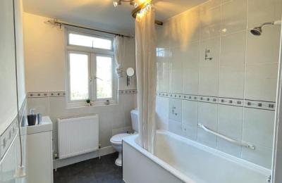 LARGE rooms in a fully refurbished house in Stoke Newington N16 – ALL BILLS INCLUDED!