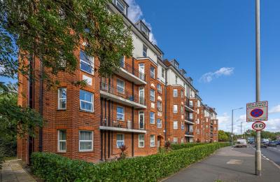 Bright & Spacious Rooms Available – NW11