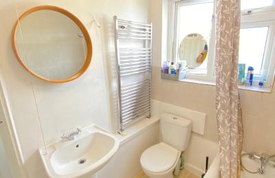 Lovely Rooms in a house with a large Garden – N11