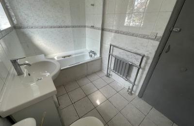 Large room in Golders Green – Bills Inc/Big Garden