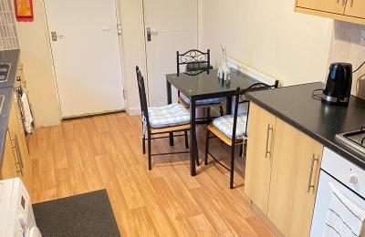 Amazing room to let very close to Seven Sisters Underground Station N15